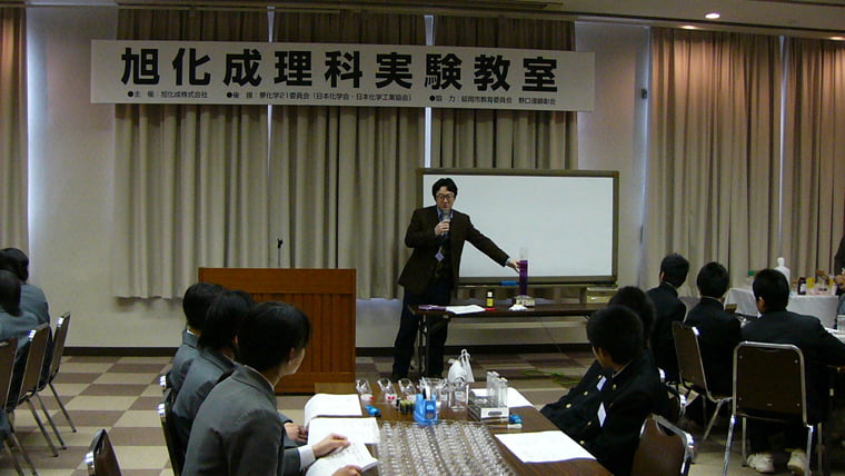 Visiting lecture by employee at Junior high school in Nobeoka(2006)