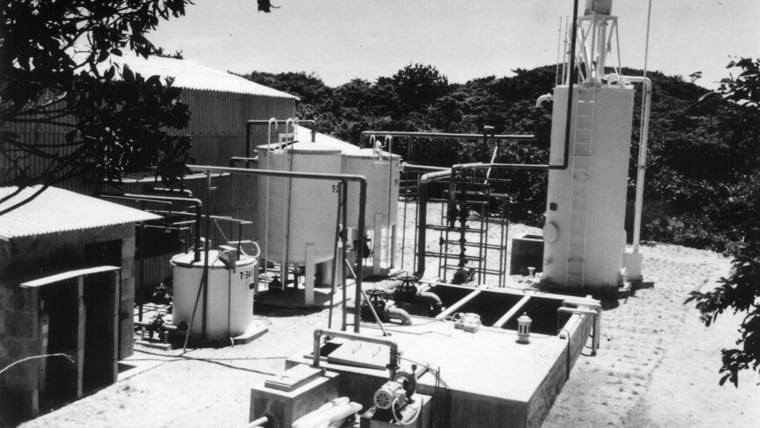 Drinking water production equipment at Shikinejima Island, tokyo (1970)