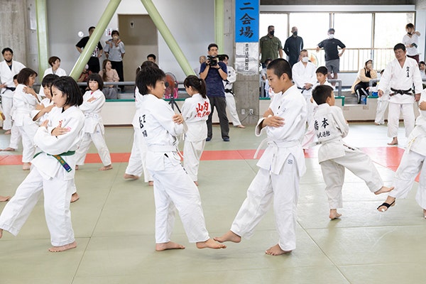 Experiencing judo with easy and fun movements