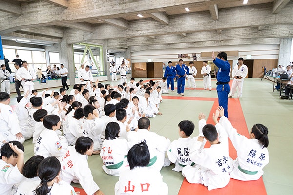 Answering children’s questions to share the charm of judo