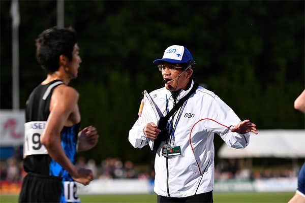 Shigeru So, Advisor of Asahi Kasei's Track Team, fires up the competitors