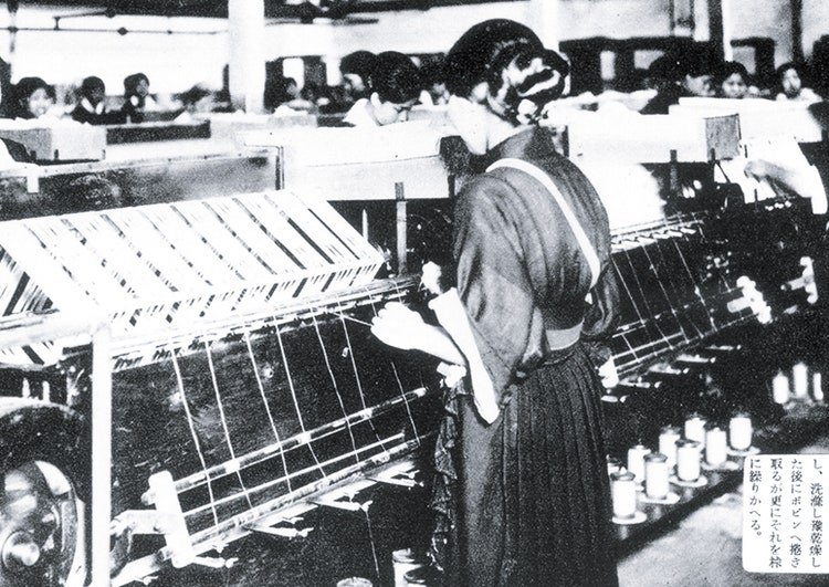 レーヨン再繰作業（『図解化学工業』より：1928年頃）