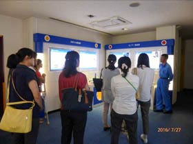 製品展示コーナーの見学