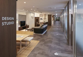 住設備サンプルの他、家具等も展示