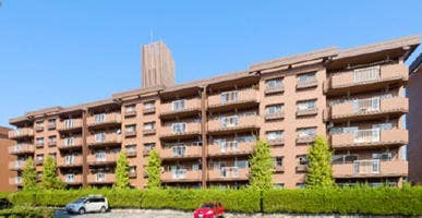 最も傾斜が大きかった4号棟、杭が損傷したことで建物が傾斜