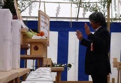 福田理事長による玉串奉奠の様子
