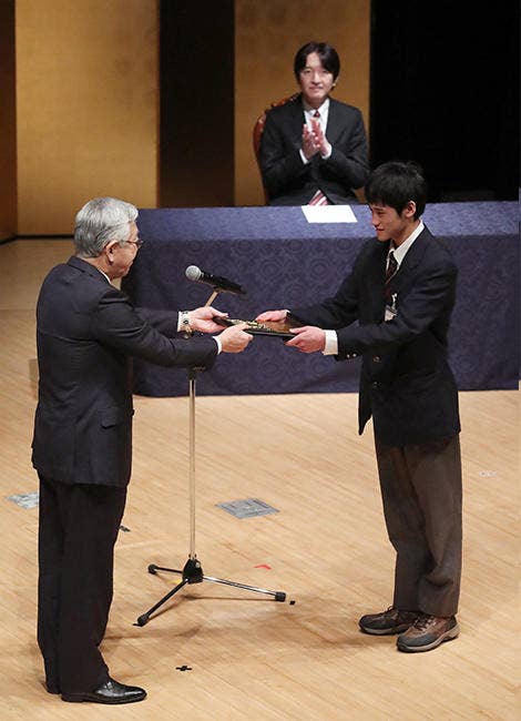 「旭化成賞」高校の部　授与の様子