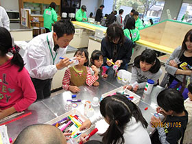 『青少年のための科学の祭典』の様子