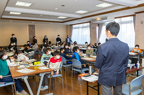 授業の様子（写真提供：朝日新聞社）