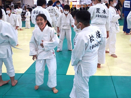 笑顔で参加する子どもたち