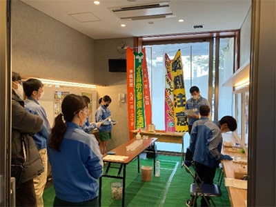 「糸づくり（ナイロン）の仕事」ブースの様子