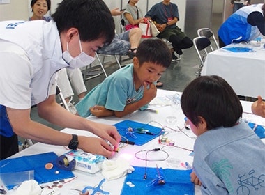 LEDが明るく光る様子に感動！