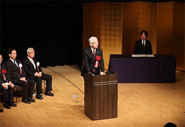 祝辞を述べる 取締役会長 小堀 秀毅