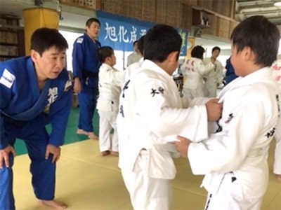 指導する講師陣