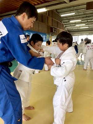 指導する講師陣