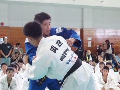 実技指導する講師