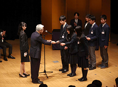 「旭化成賞」高校の部 授与の様子