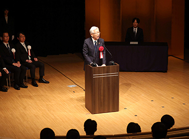 祝辞を述べる取締役会長 小堀 秀毅