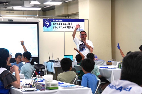 発電方法や発電した電気を「充電池」に貯めて使うことを学んでいます