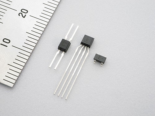 ホール素子（左から順にHW-300A, HW-300B, HW-101A）