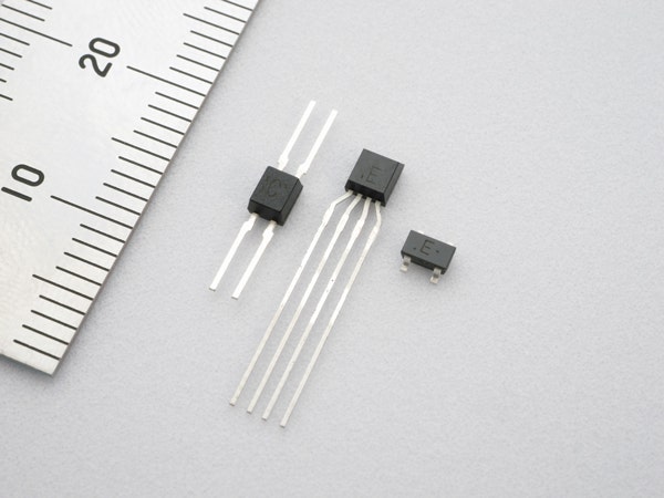 薄膜ホール素子（左から：HW-300A, HW-300B, HW-101A）