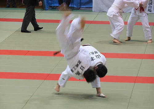 取組中の山本選手