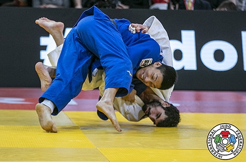 取組中の藤原選手