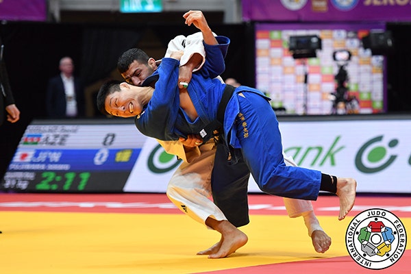 取組中の藤原選手