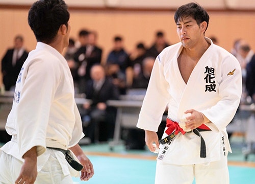 取組中の石内選手