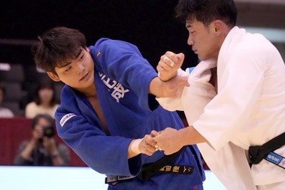 取組中の岡田選手