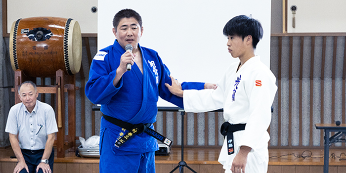 講師を務める中村兼三総監督