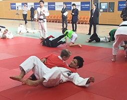 A child practicing with Ono