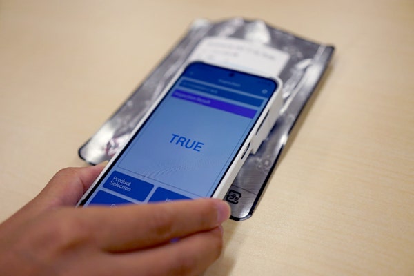 Scanning a label to determine authenticity